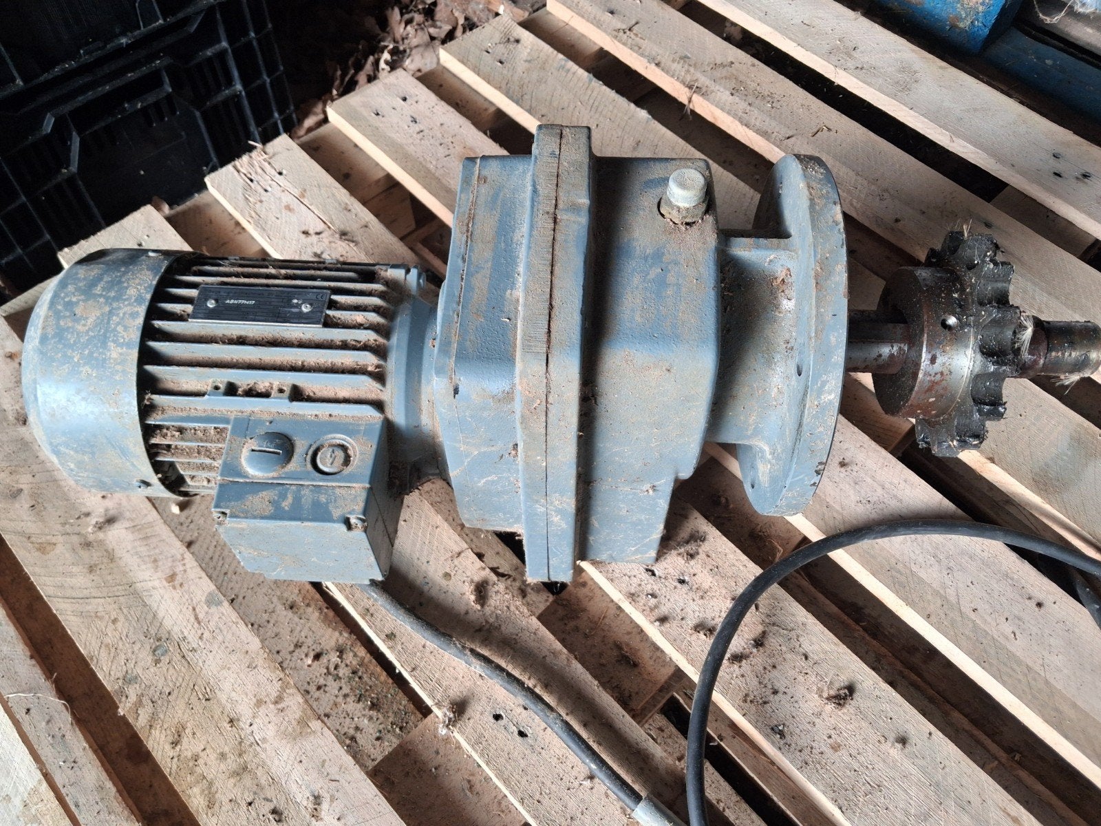 Bege Aandrijftechniek Reductiemotor G260-80L4, Doe-het-zelf en Verbouw, Ophalen, Gebruikt, Elektromotor