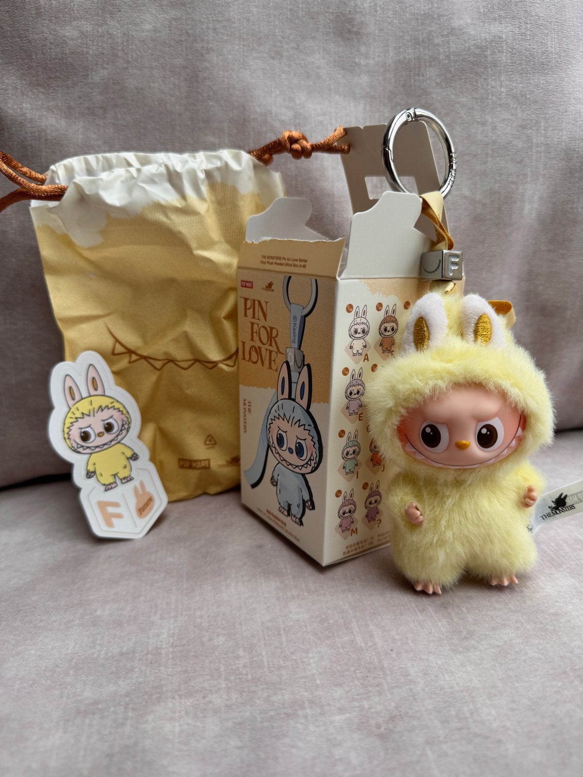 Popmart Labubu The Monsters Keychain "F" - Nieuw, Verzamelen, Poppetjes en Figuurtjes, Ophalen of Verzenden, Nieuw