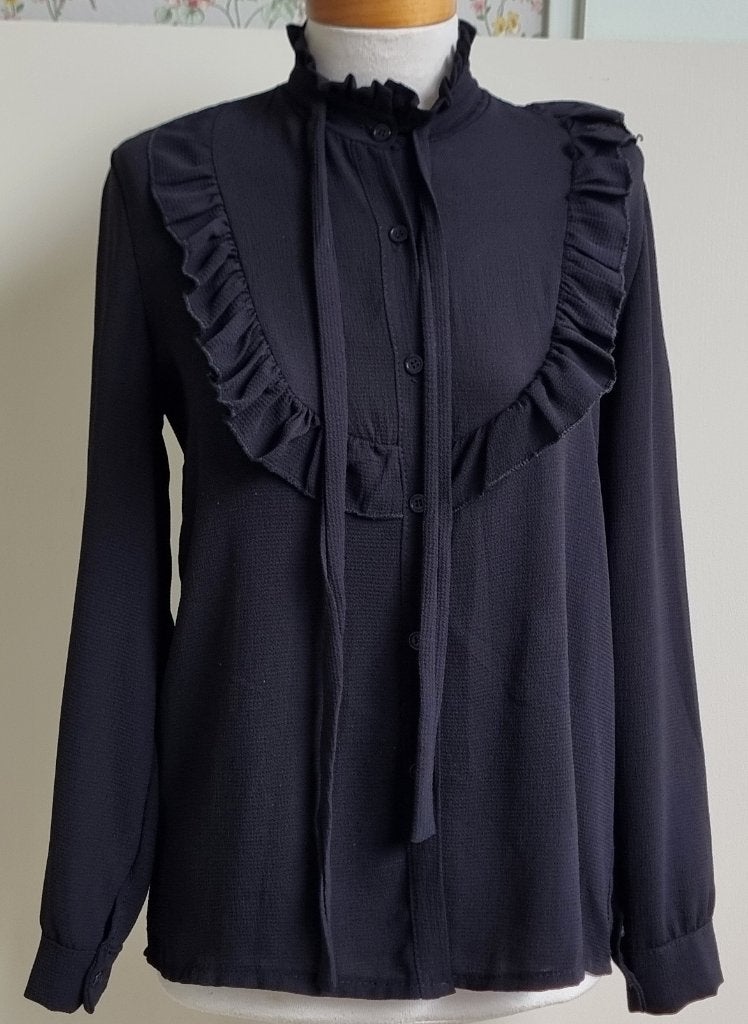 Made in Italy zwarte blouse met roeseltje mt. M, Maat 38/40 (M), Made in Italy, Zwart, Ophalen of Verzenden