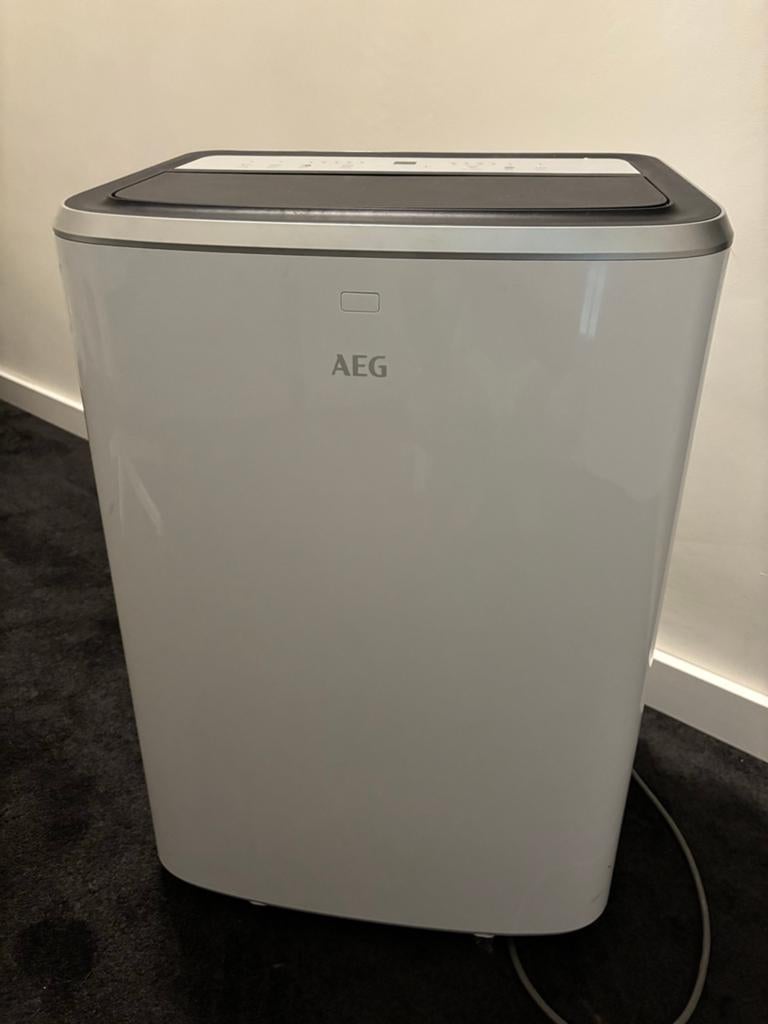 AEG Mobiele Airco AXP26U338CW met Afstandsbediening, Witgoed en Apparatuur, Minder dan 60 m³, 3 snelheden of meer, Ophalen of Verzenden