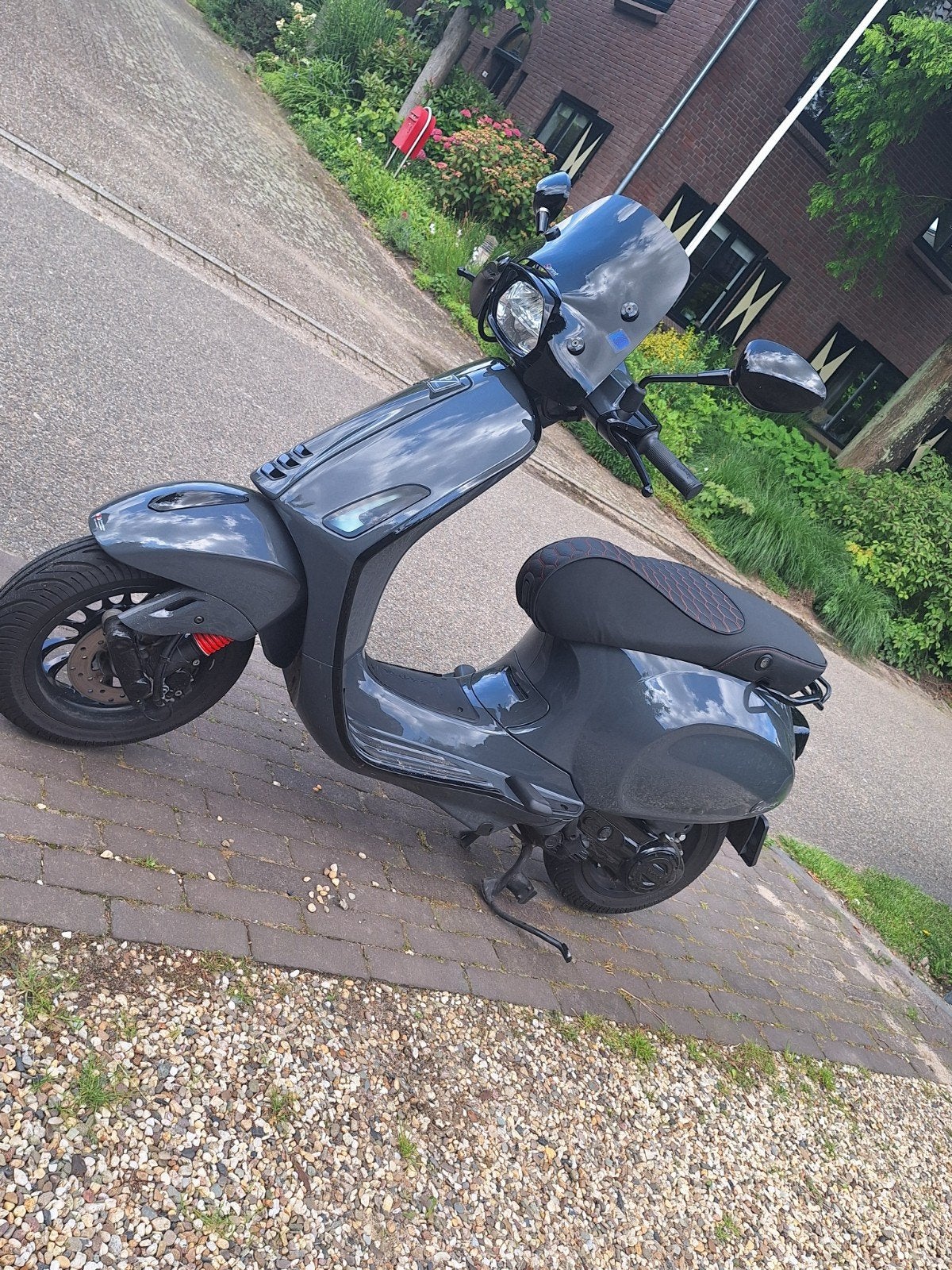 Vespa Sprint 2021 dealer onderhouden, Ophalen, Maximaal 45 km/u, Vespa S, Zo goed als nieuw