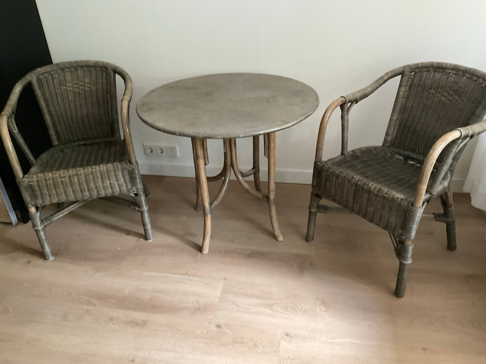 Donkergroen rotan setje: 2 stoelen + tafel, Ophalen, Gebruikt, Twee, Overige kleuren