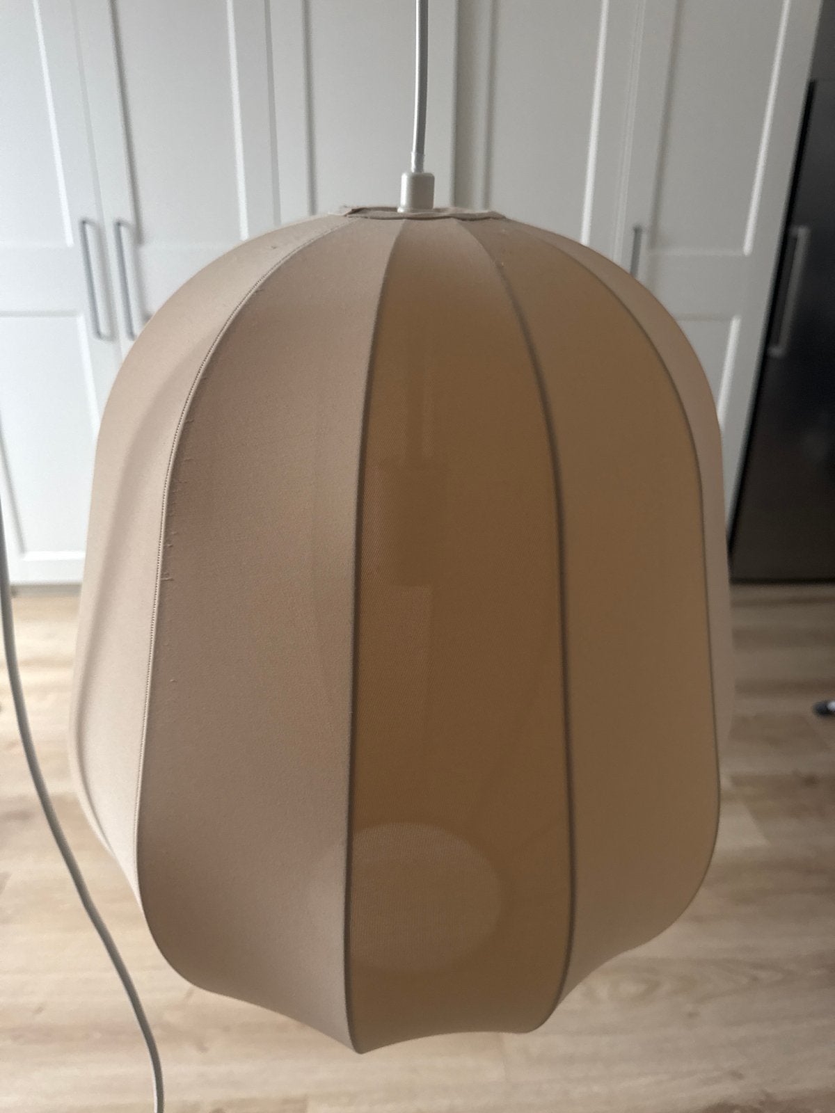 Mooie hanglamp, beige/lichtbruin, mag weg, Ophalen of Verzenden, Gebruikt, Textiel, E27 (groot)