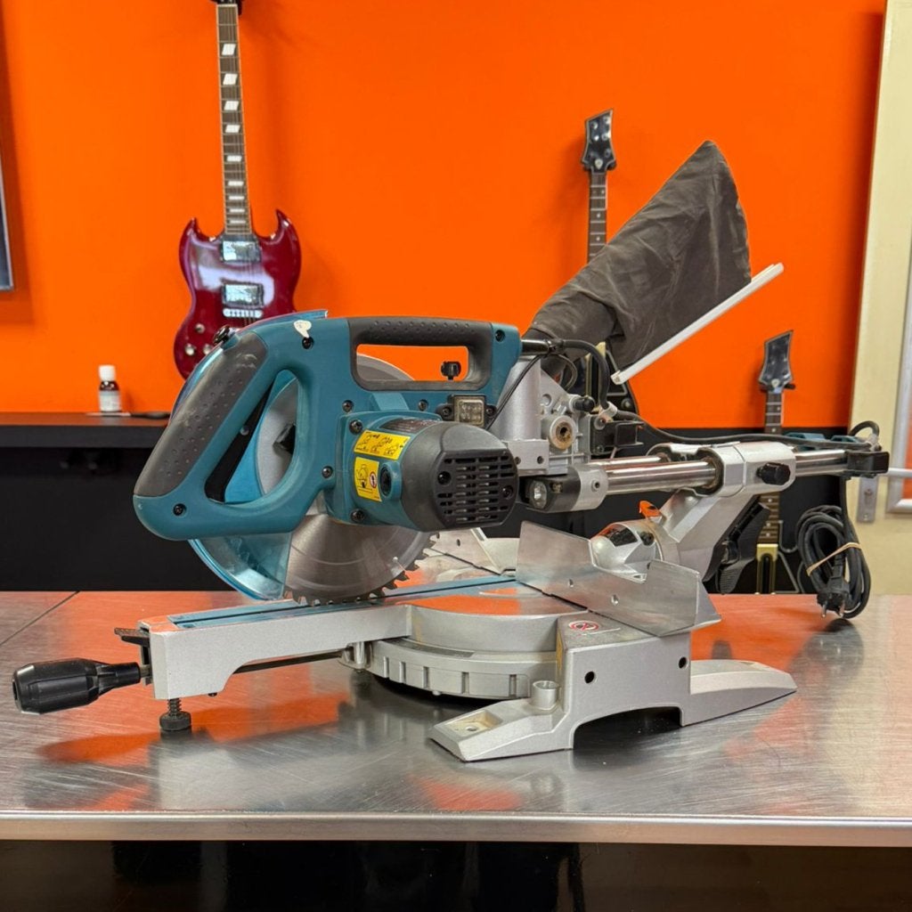Makita Afkortzaag Radiaal LS0815FLN, Doe-het-zelf en Verbouw, Makita, Zo goed als nieuw, Support@makita.com, Makita Corporation, 3-11-8, Sumiyoshi-cho, 
Anjo, Aichi 446-8502
Japan