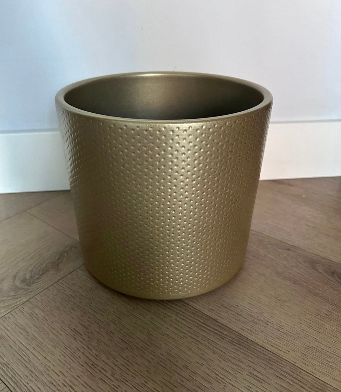 Gouden Bloempot met Reliëf merk: MICA H17,5 D19,5 cm, Ophalen, Rond, Zo goed als nieuw, Aardewerk