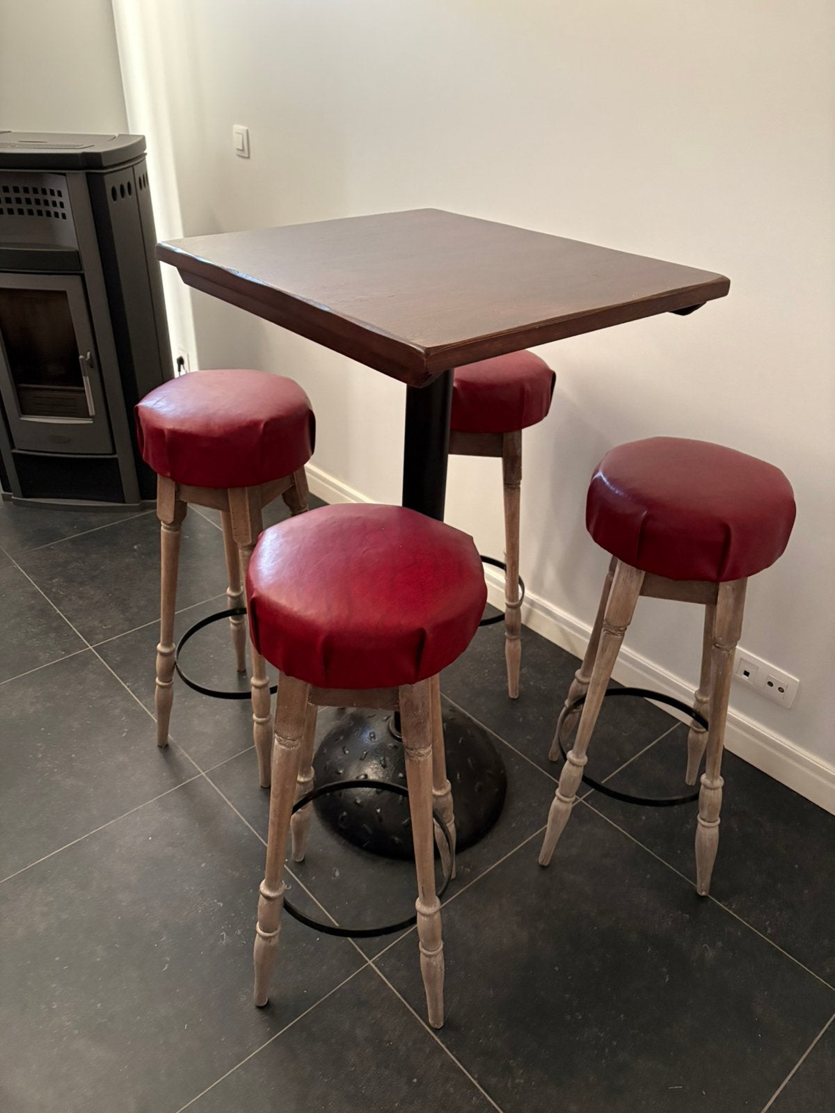 Barkrukken 4 stuks + bartafel, Ophalen, Gebruikt, Met voetsteun, 60 tot 90 cm