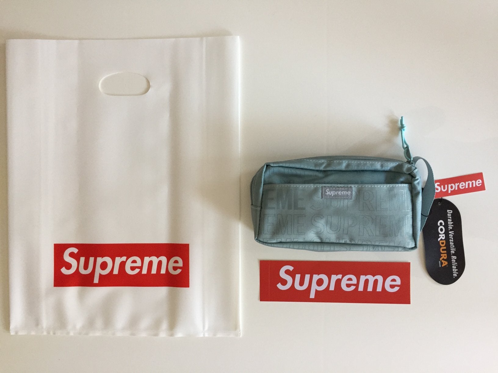 Supreme licht blauwe toiletry bag toilettas heeft handvat, Ophalen of Verzenden, Nieuw, Blauw