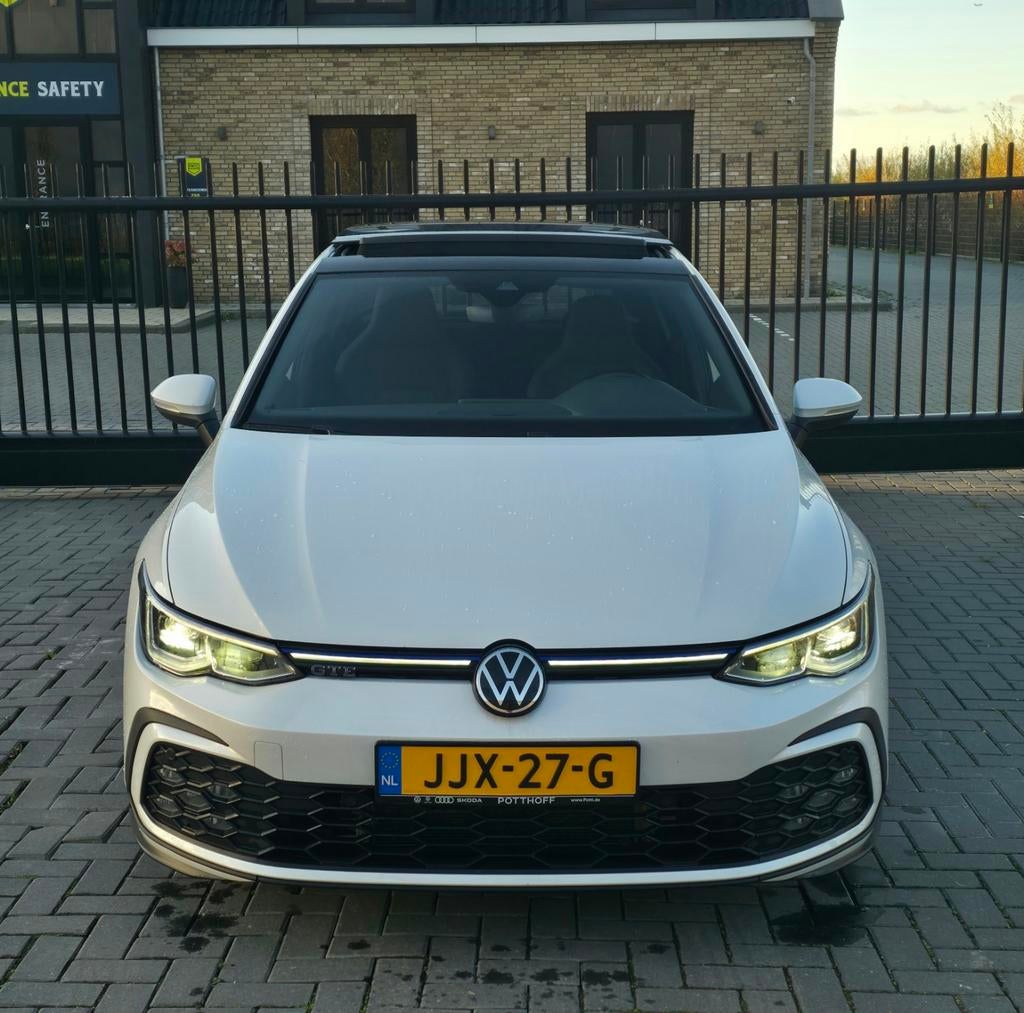 Volkswagen Golf GTE 1.4 245pk DSG 2022 Pano | ACC | IQlights, 4 cilinders, Alcantara, Wit, 1395 cc