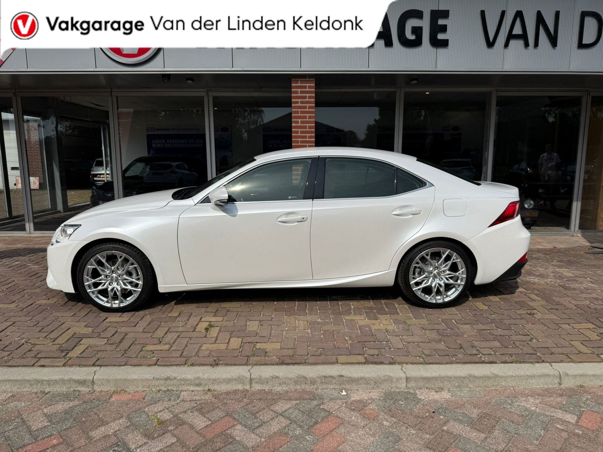 Lexus IS 300h Business 2.5 Hybr 2016 Cruise, Auto's, Lexus, Automaat, Achterwielaandrijving, Gebruikt, Leder en Stof
