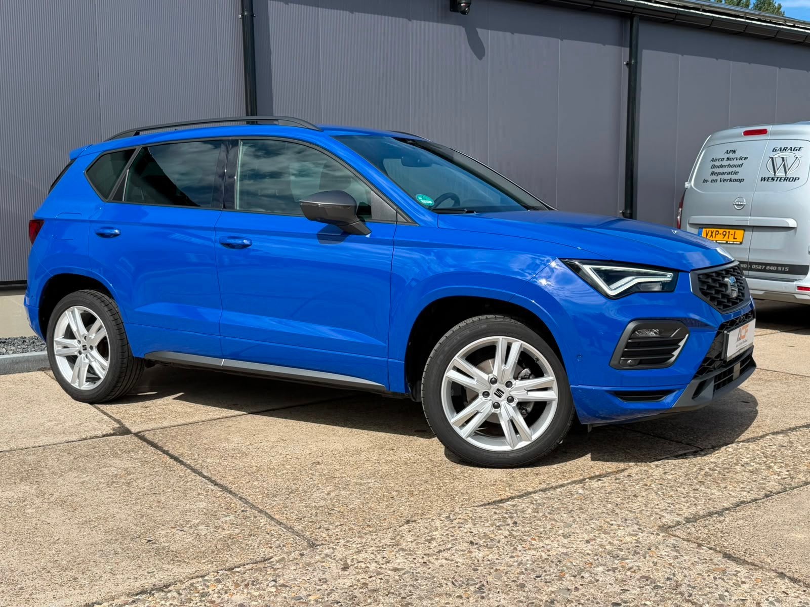 Seat Ateca 1.5 TSI FR Business trekhaak leer alcantara VOL, 15 km/l, Zwart, 4 cilinders, Blauw