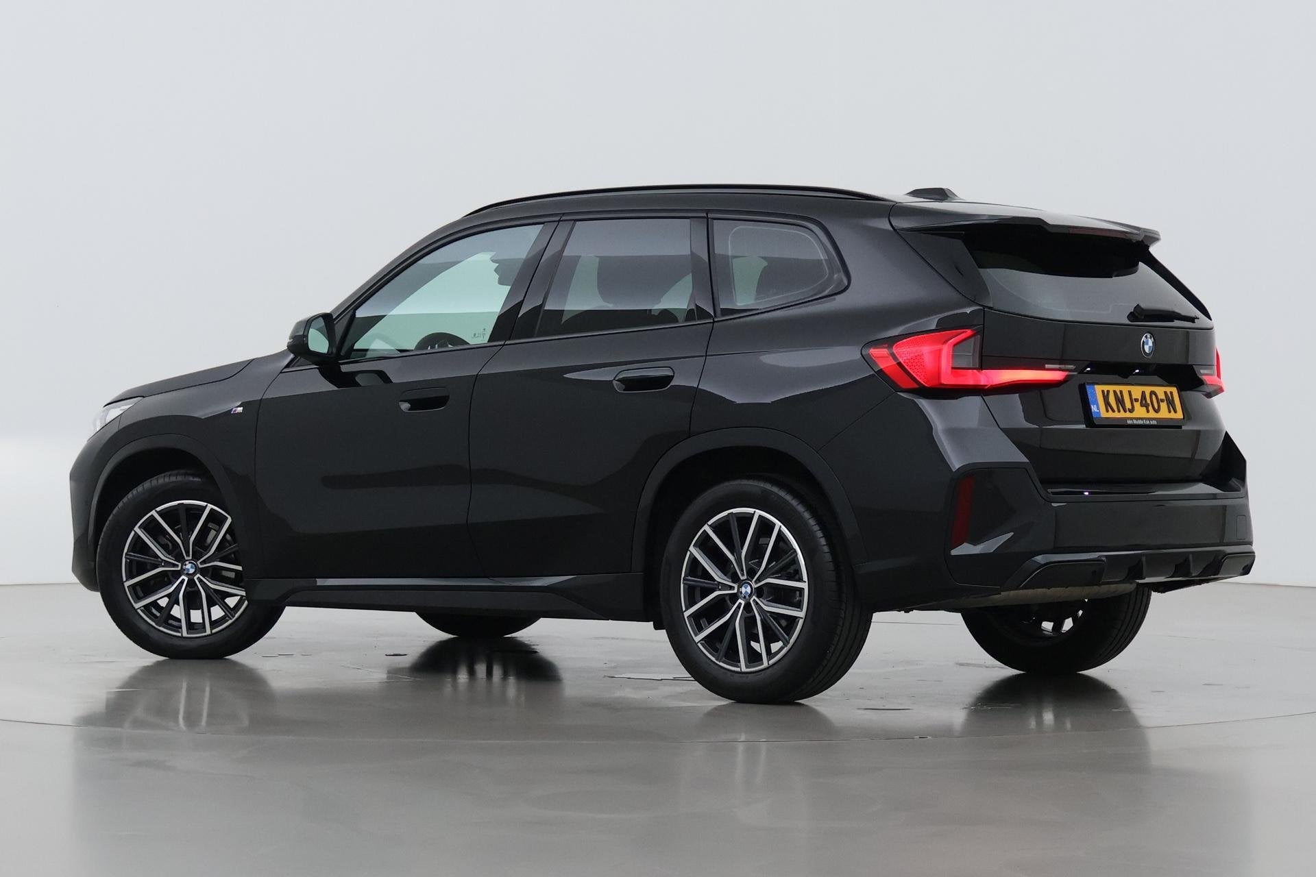 BMW X1 sDrive18i | M Sport | Adaptief M-Onderstel | Keyless, Auto's, 136 pk, Gebruikt, Euro 6, Zwart