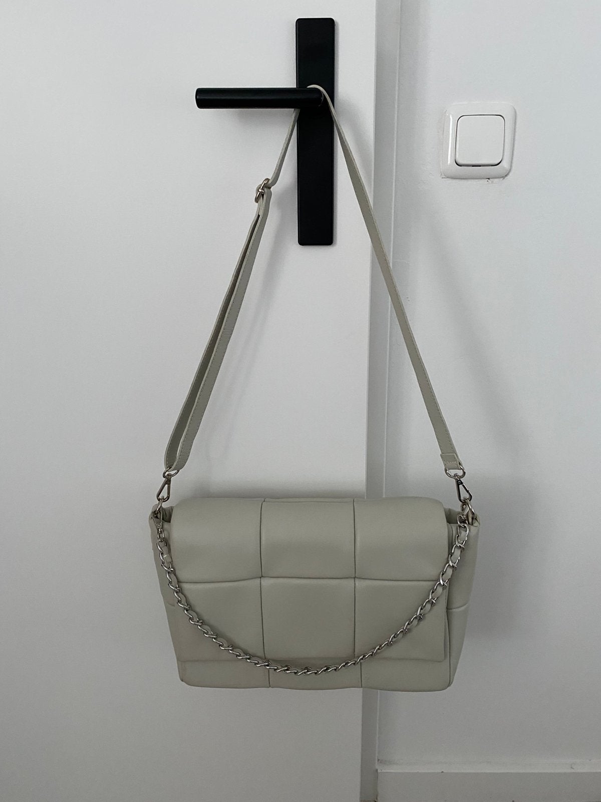 TAS LEER MET KETTING BEIGE, Ophalen of Verzenden, Zo goed als nieuw, Beige, Handtas