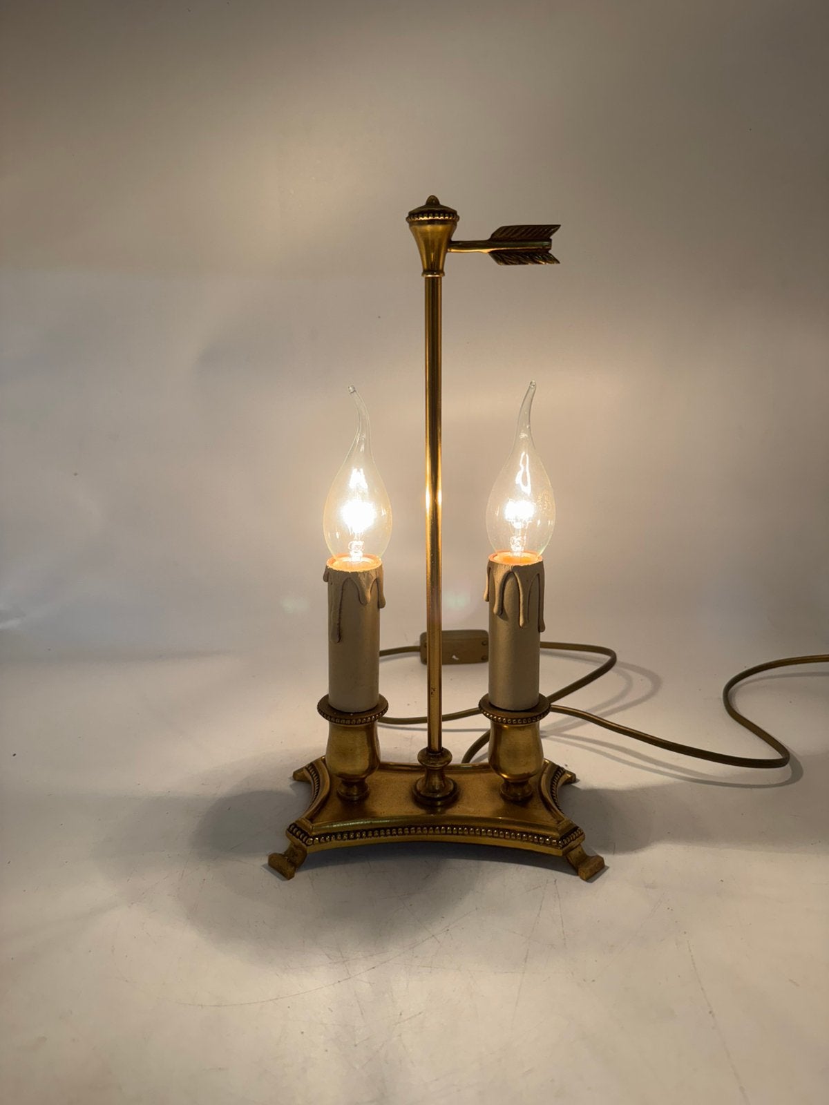 Franse Messing Bouillotte Tafellamp met Pijl Directoire Stij, Antiek en Kunst, Ophalen of Verzenden