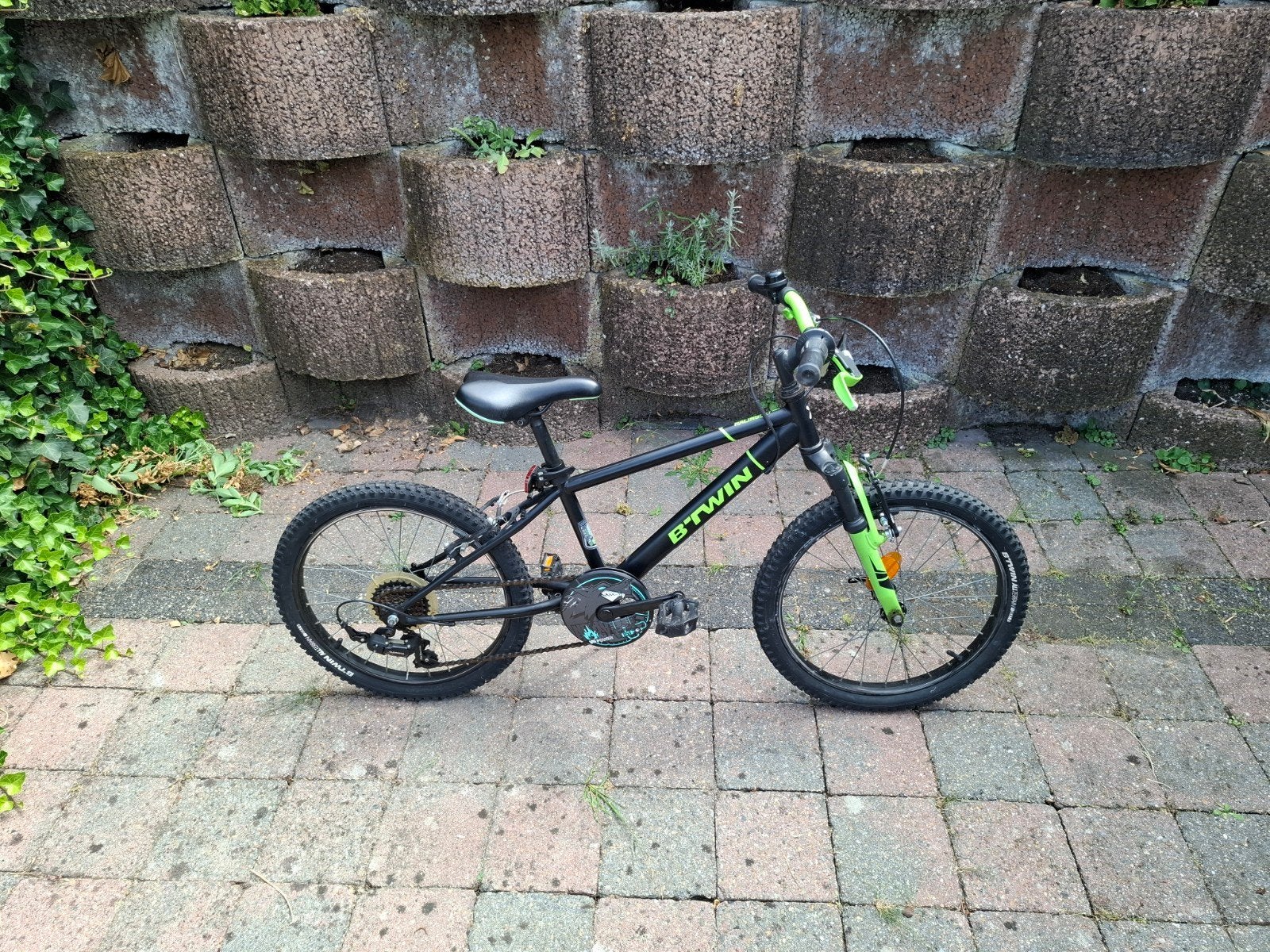 B'Twin kinderfiets 20 inch - zwart/groen, 20 inch of meer, Gebruikt, Velgrem, Ophalen of Verzenden