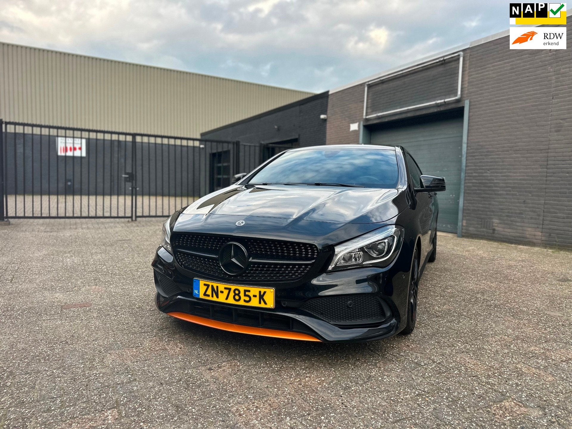 Mercedes-Benz CLA-klasse 180 Aut. AMG Camera Clima Cruise Na, Auto's, Gebruikt, 4 cilinders, 715 kg, Sedan