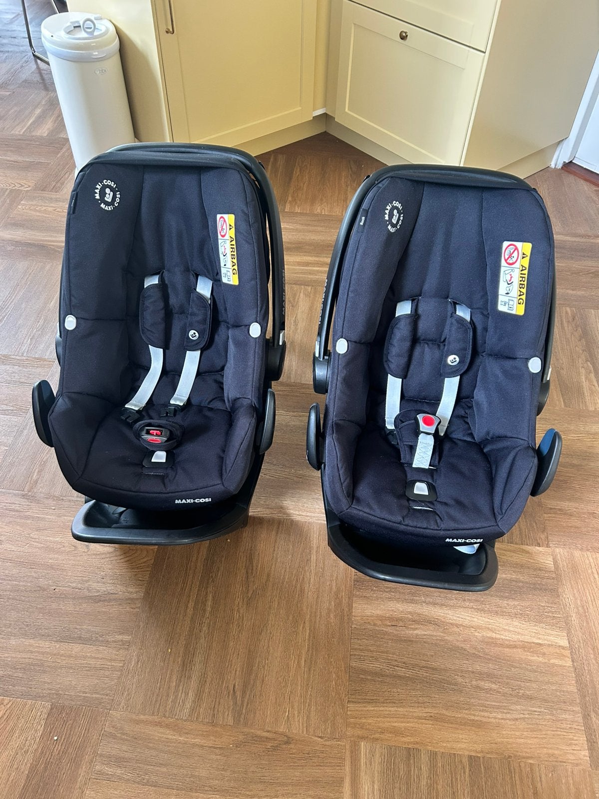 Twee zeer nette maxi cosi’s met iso/-familyfix, Kinderen en Baby's, Autostoeltjes, Ophalen, Zo goed als nieuw, Isofix, 0 t/m 13 kg