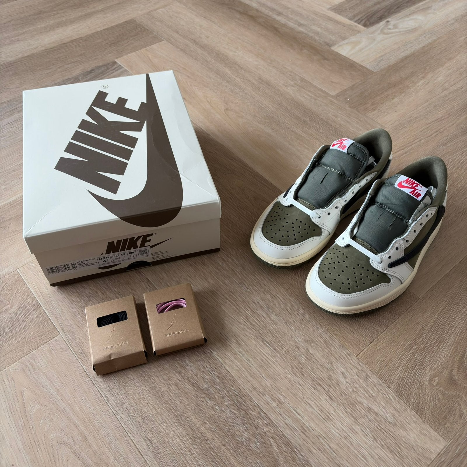 Nike x Travis Scott “Mid Olive” Sneakers, Ophalen of Verzenden, Zo goed als nieuw, Overige kleuren, Sneakers of Gympen