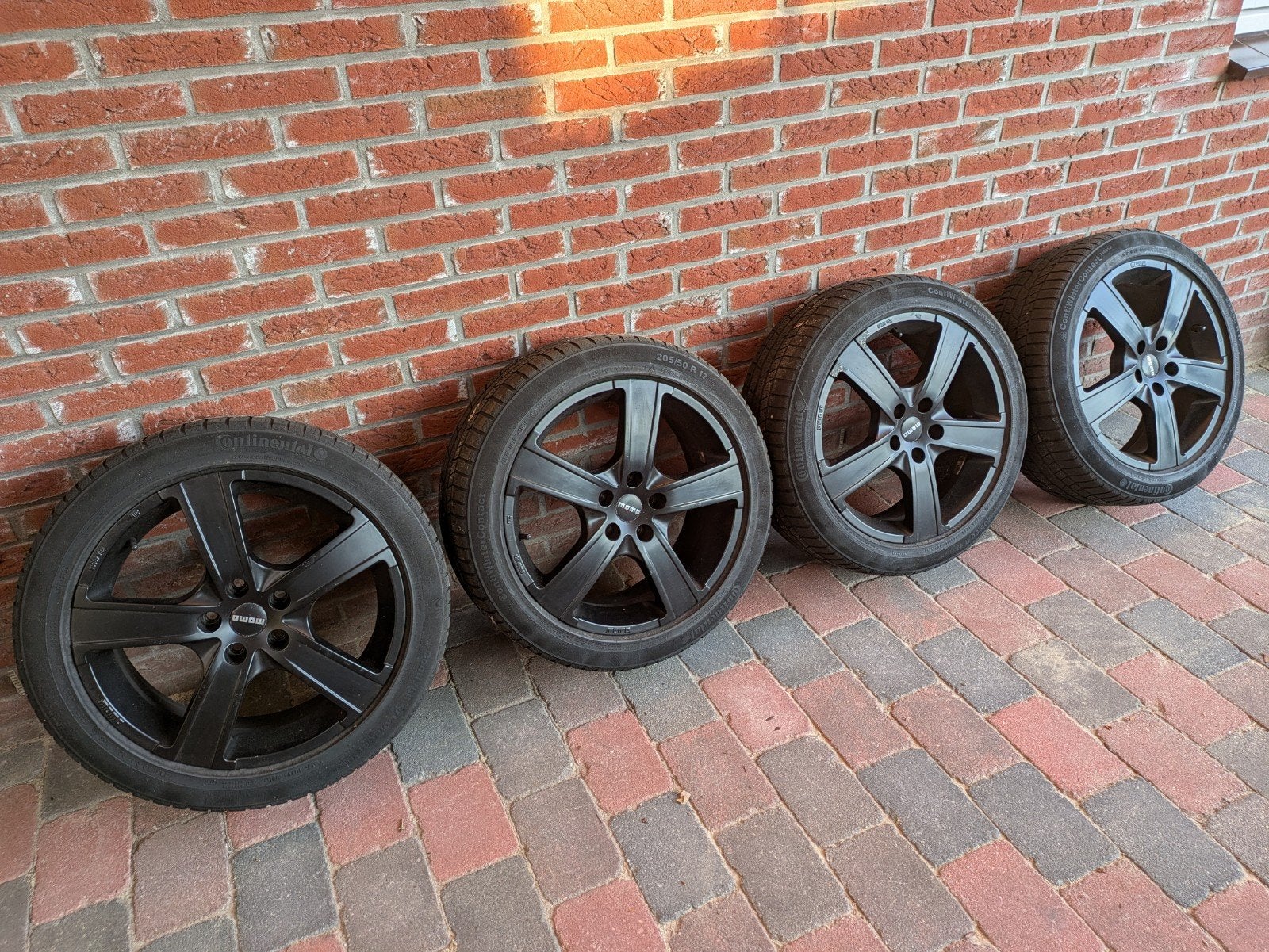 17inch zwarte MOMO velgen met winterbanden, Ophalen, Gebruikt, Banden en Velgen, 17 inch