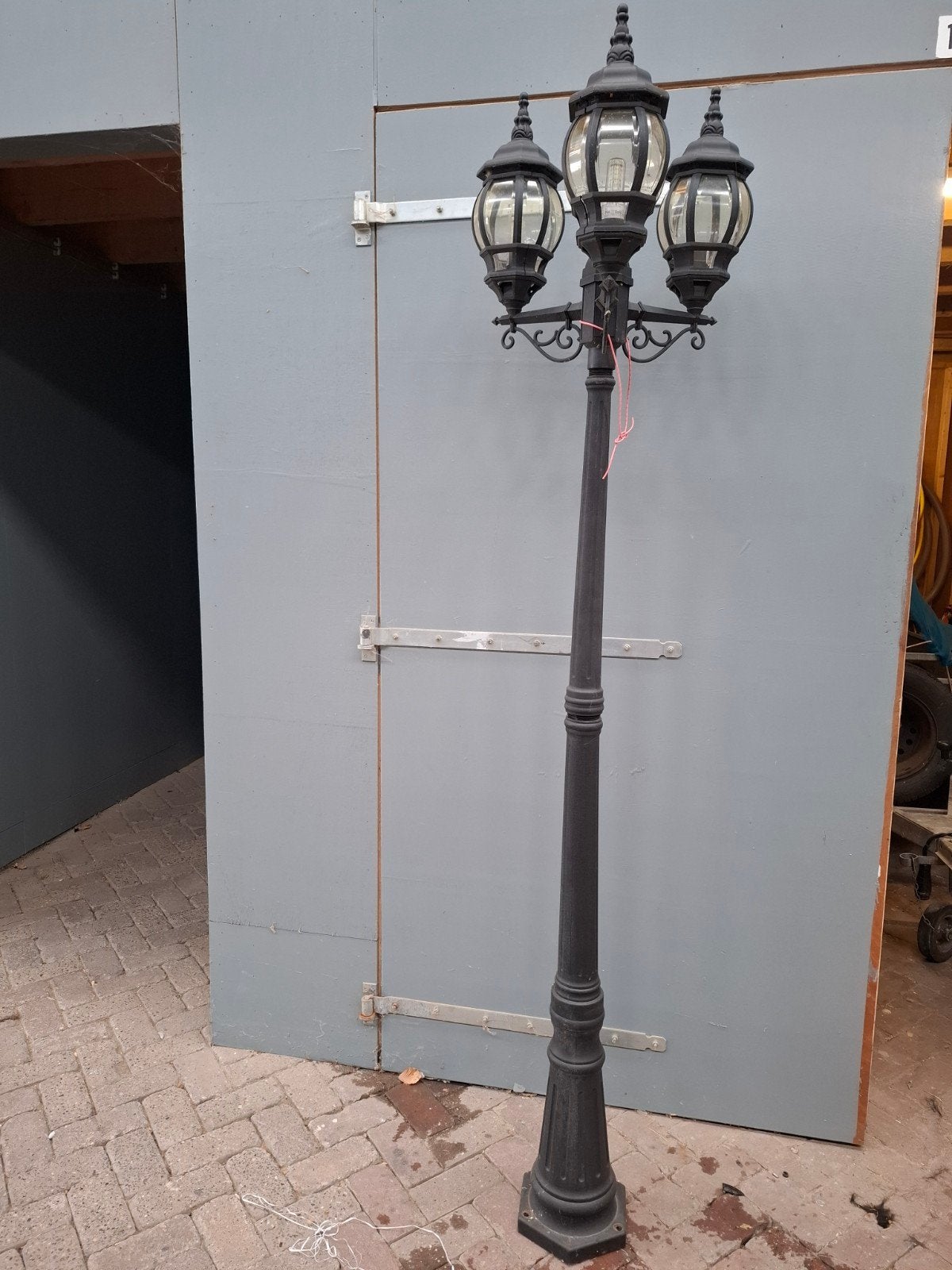 Klassieke lantaarnpaal met 3 lampen - Kunststof, Huis en Inrichting, Lampen | Overige, Gebruikt, Zwart, Kunststof, Klassiek, Ophalen of Verzenden
