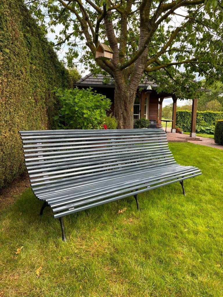 Grote gerestaureerde gietijzeren tuinbank met hardhout, Ophalen of Verzenden, Nieuw, Hout