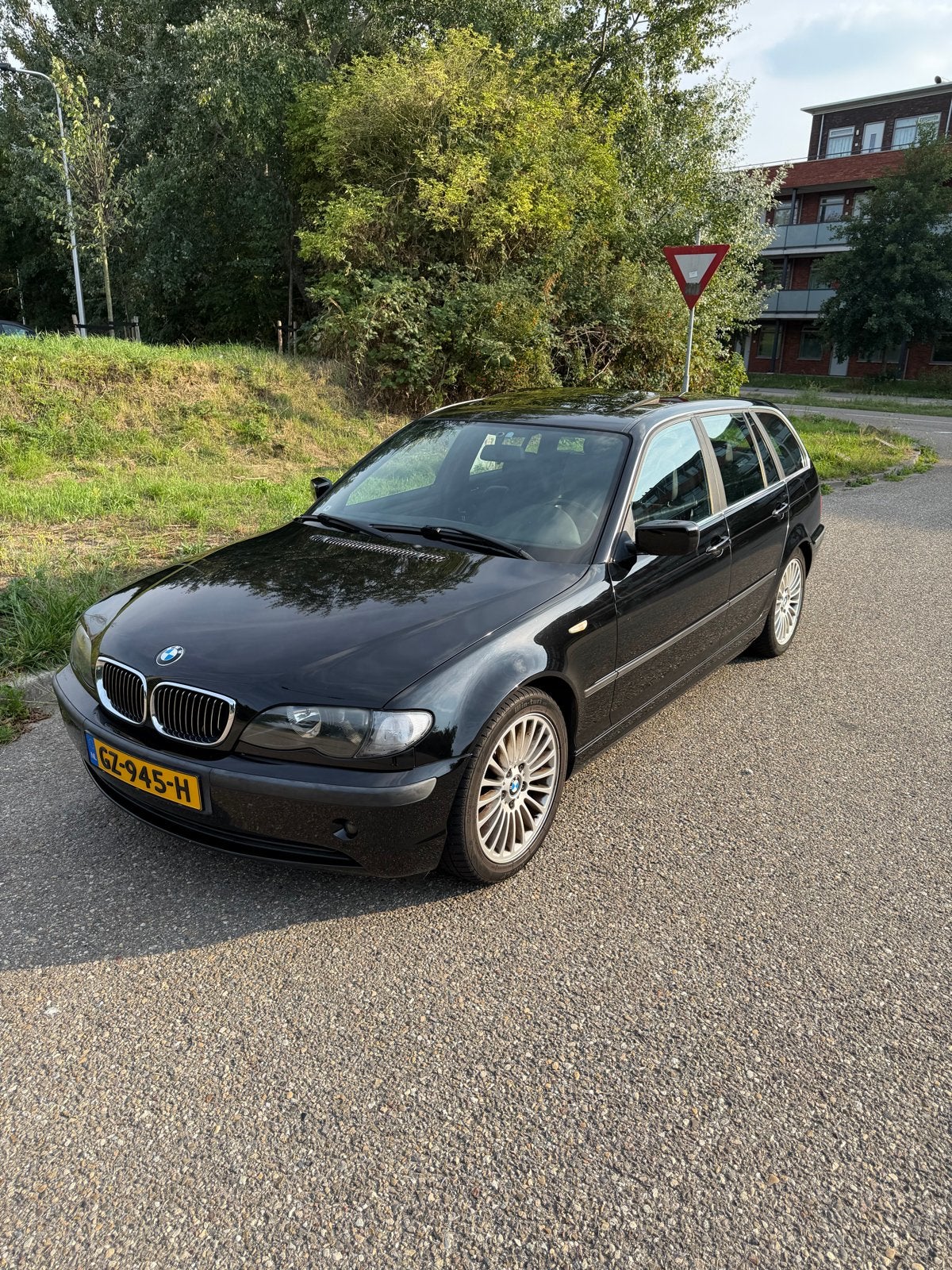 BMW 3-Serie 2.5 I 325 Touring AUT 2002 Zwart, Automaat, Achterwielaandrijving, Zwart, 10 km/l