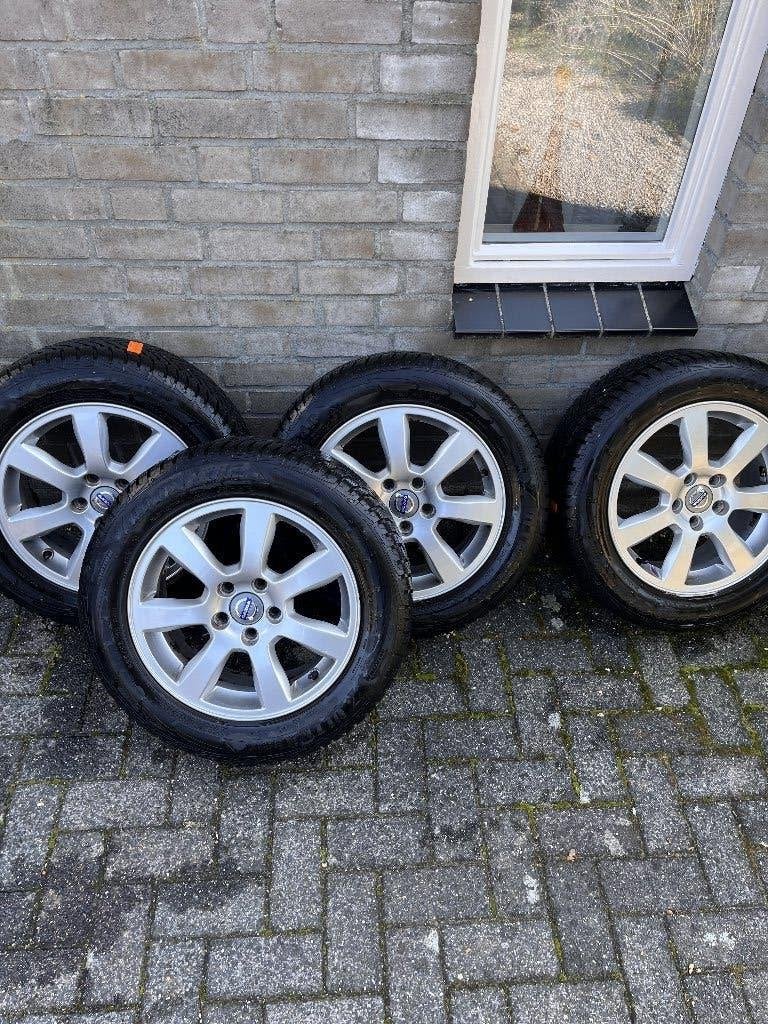 Winterbanden V70 met originele Volvo velgen, Auto diversen, Ophalen, Gebruikt