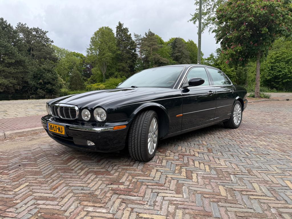 Jaguar XJ 4.2 Executive AUT 2003 Zwart, Automaat, Achterwielaandrijving, Navigatiesysteem, Zwart