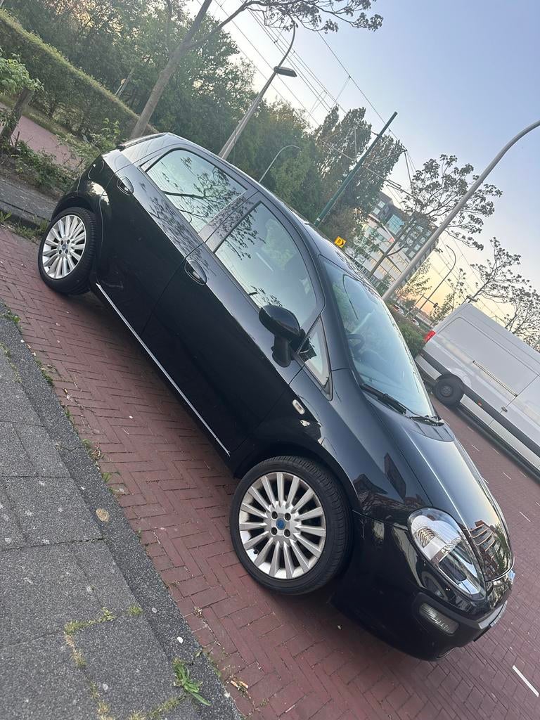 Fiat Punto 1.4 8V 57/77 Dualogic 5-D 2010 Zwart, Auto's, Stof, 40 €/maand, 4 cilinders, 400 kg