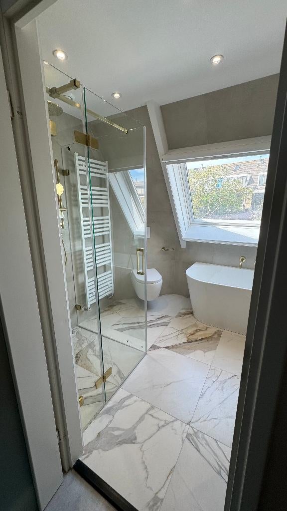 Foto 8 van Badkamerrenovatie 4600€Toiletrenovatie 2300€