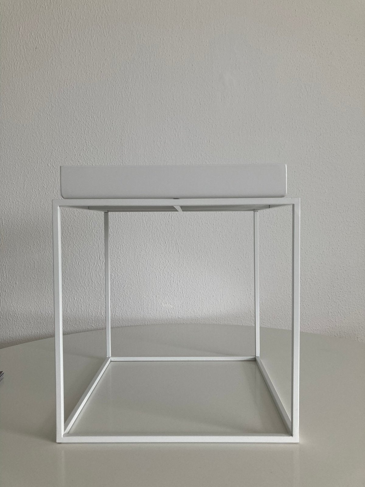Hay tray bijzettafel. Wit. In heel goede staat., Ophalen, Minder dan 55 cm, Vierkant, Zo goed als nieuw