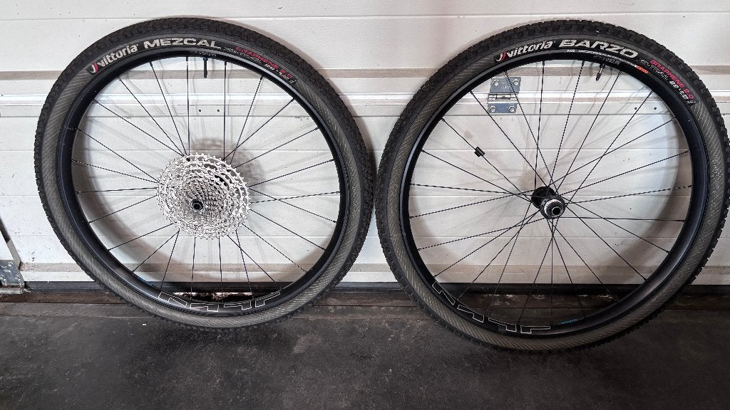 Complete aandrijflijn, wielen, banden, cassette, crankset, Fietsen en Brommers, Overige materialen, Ophalen of Verzenden, Zo goed als nieuw