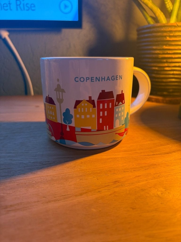 Starbucks mok Copenhagen, Ophalen of Verzenden, Zo goed als nieuw, Porselein, Kop en/of schotel