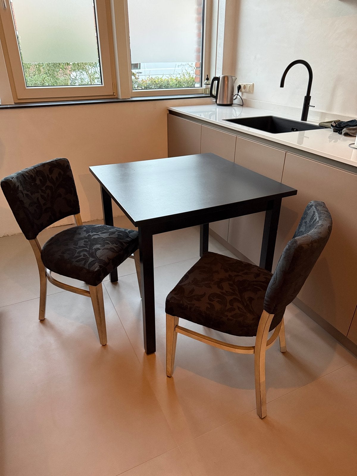 Zwart houten bistroset met beklede stoelen, Ophalen, Gebruikt, Vierkant, Tot twee personen