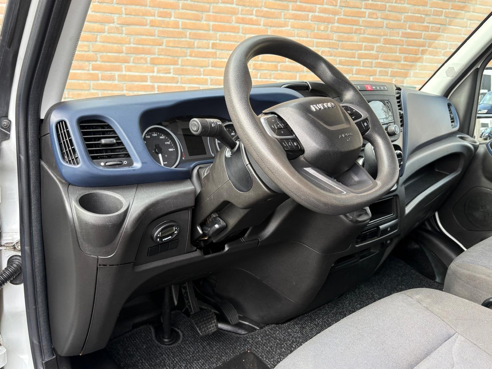 Iveco Daily 35S14 140PK Hi-Matic Bakwagen + Laadklep 20m³, Automaat, Gebruikt, Wit, Bedrijf