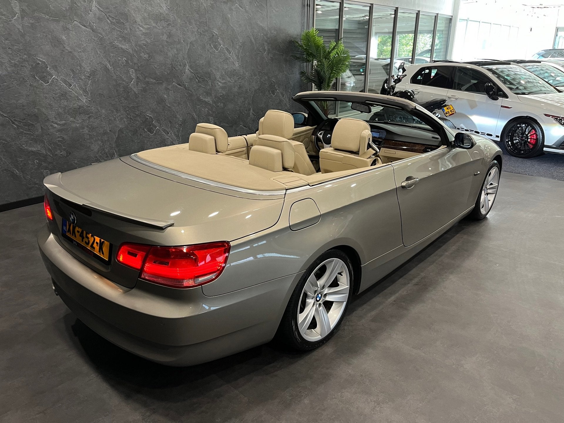 BMW 3-serie Cabrio 320i 170K LEER LED XENON PDC, Auto's, Beige, 4 cilinders, 4 stoelen, 163 pk