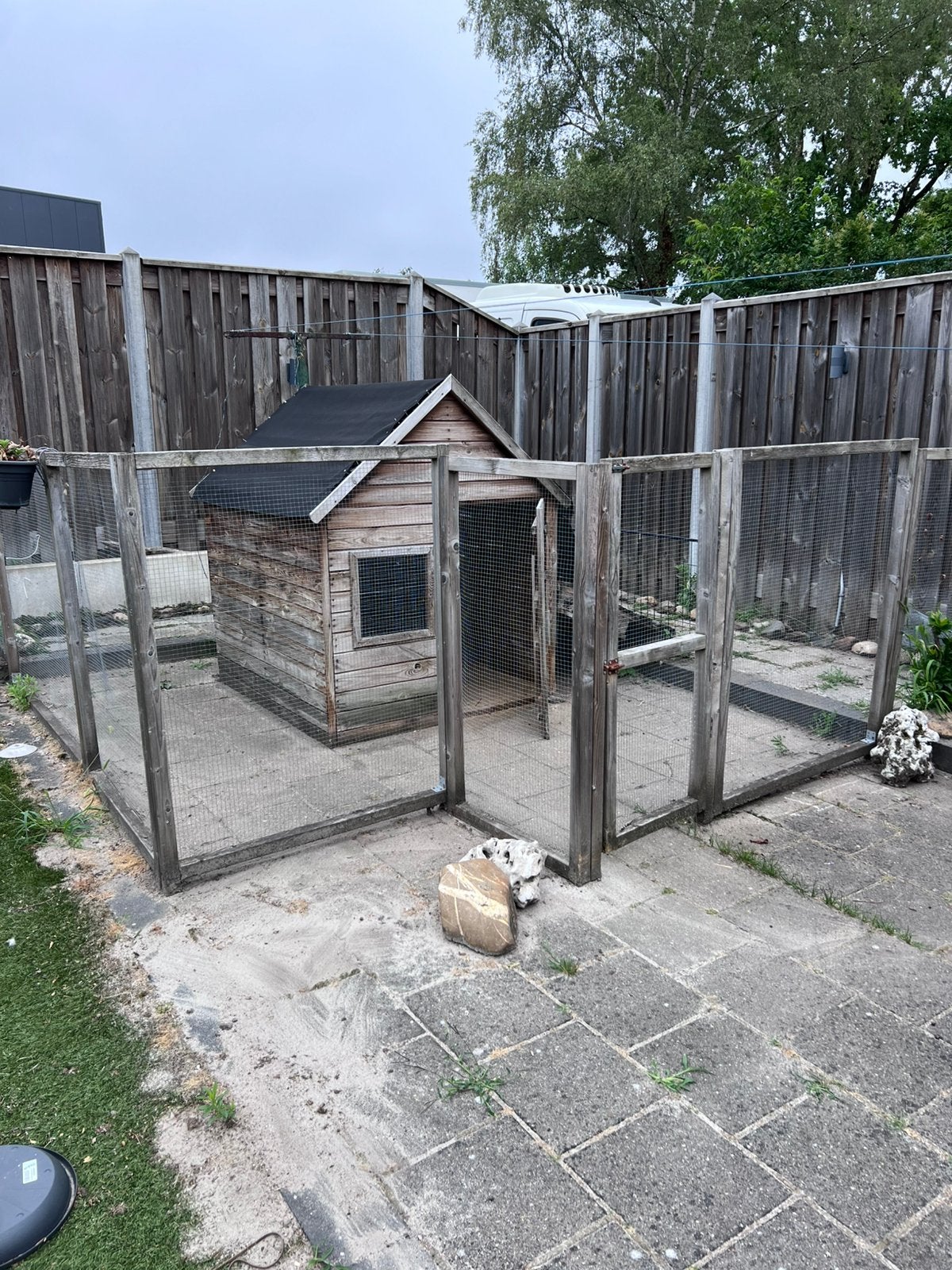 Houten speelhuisje gebruikt als konijnenhok, Ophalen, 90 cm of meer, Hok, 110 cm of meer