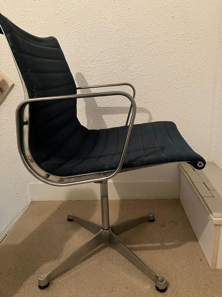 Eames EA108 aluminium groene stof, Ophalen, Gebruikt, Overige kleuren, Metaal