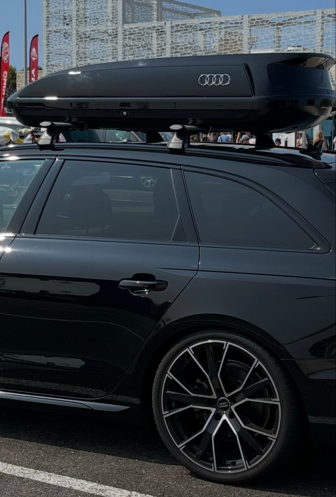 Originele Audi A4 Dakkoffer Hoogglans Zwart met Dakdragers, Auto diversen, Ophalen, Zo goed als nieuw