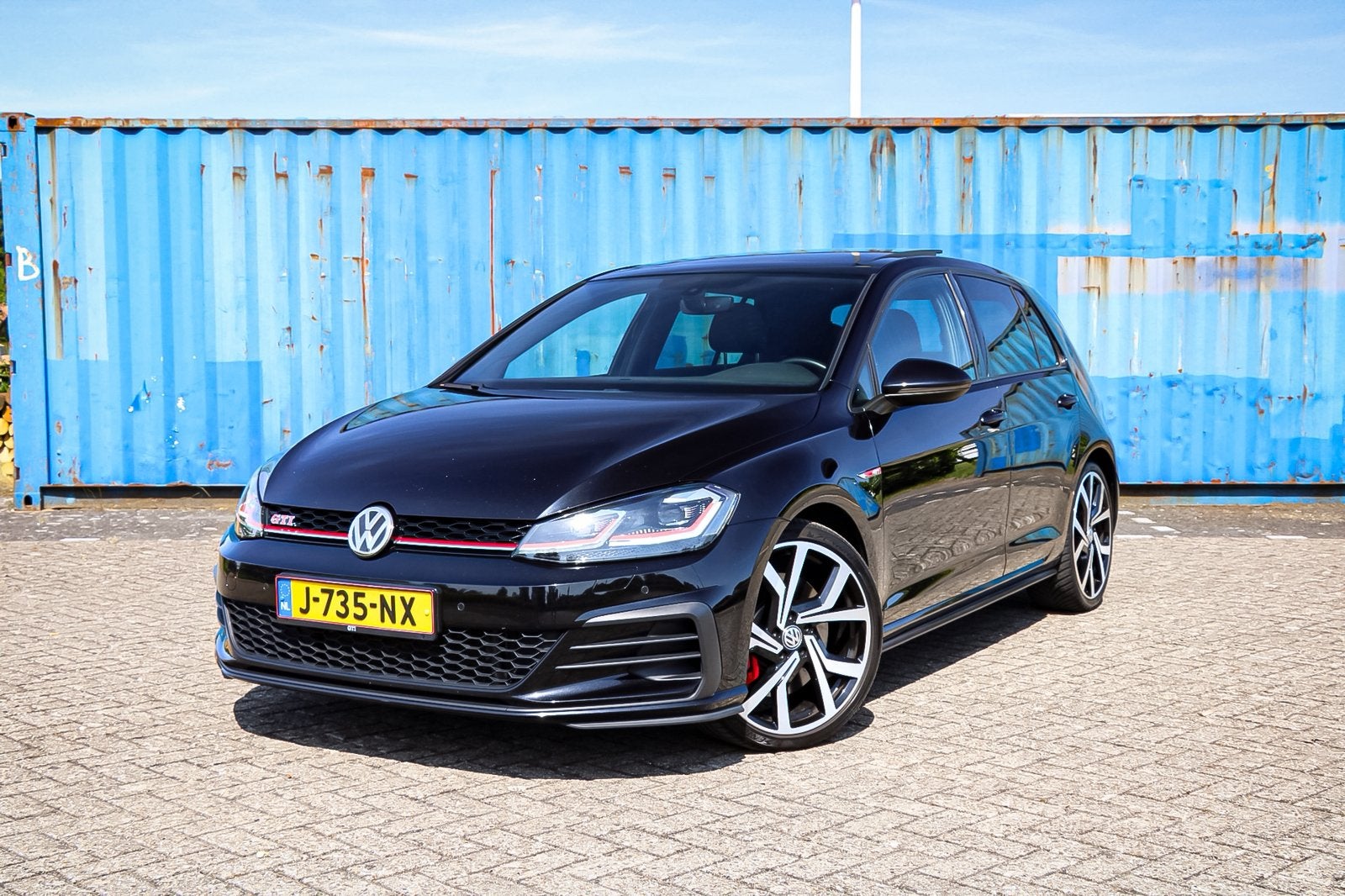Volkswagen Golf 7.5 GTI Performance /PANO/ACC/CAM/TRHK, Stof, Zwart, 4 cilinders, Lichtsensor