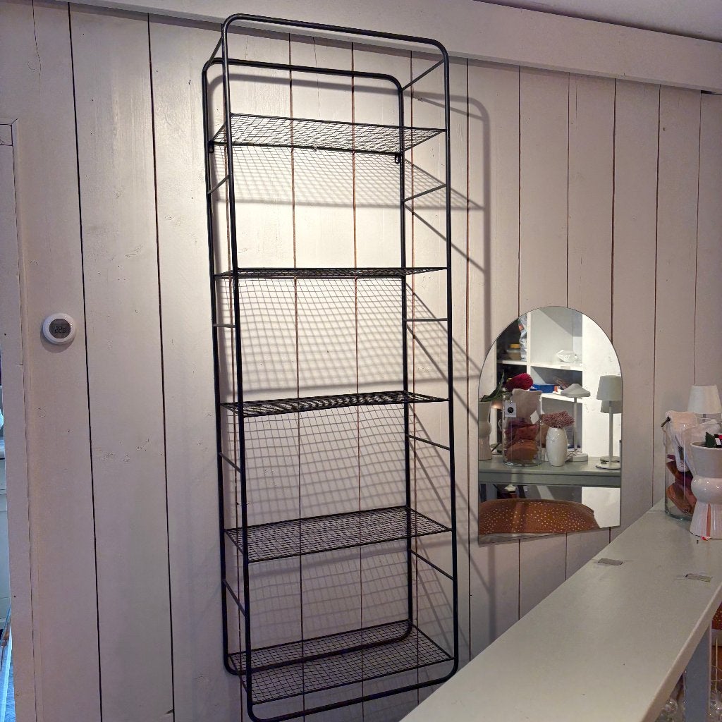 solide wandrek zwart metaal, Huis en Inrichting, Woonaccessoires | Wandplanken en Boekenplanken, Ophalen, Zo goed als nieuw
