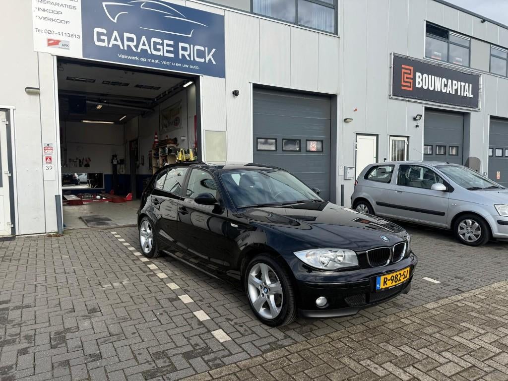 BMW 116i Executive – 2006 |  58.368 km | Dealer onderhouden, 1596 cc, Zwart, 4 cilinders, 635 kg
