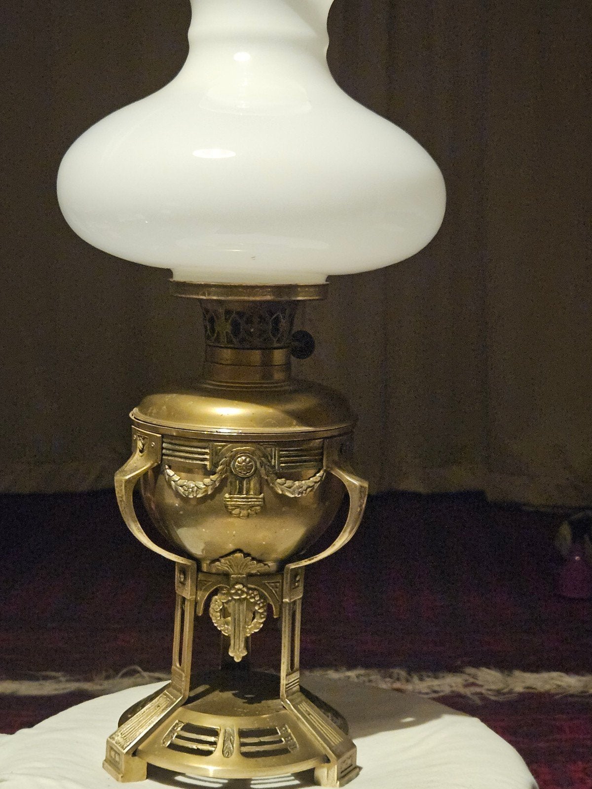 Antieke olielamp - Messing met opaline kap - H 80 cm, Ophalen