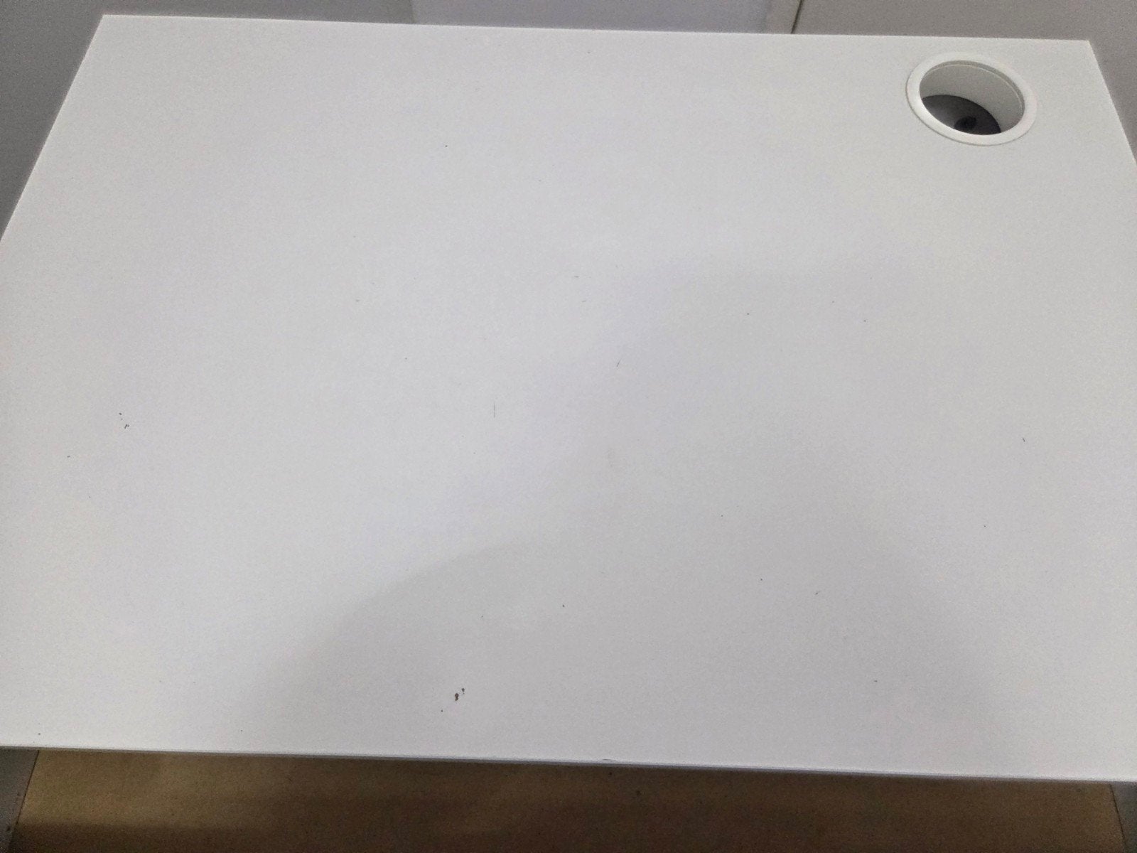 Wit bureau met lade en kabeldoorvoer vam IKEA, Ophalen, Gebruikt, Met lades, Spaanplaat of MDF