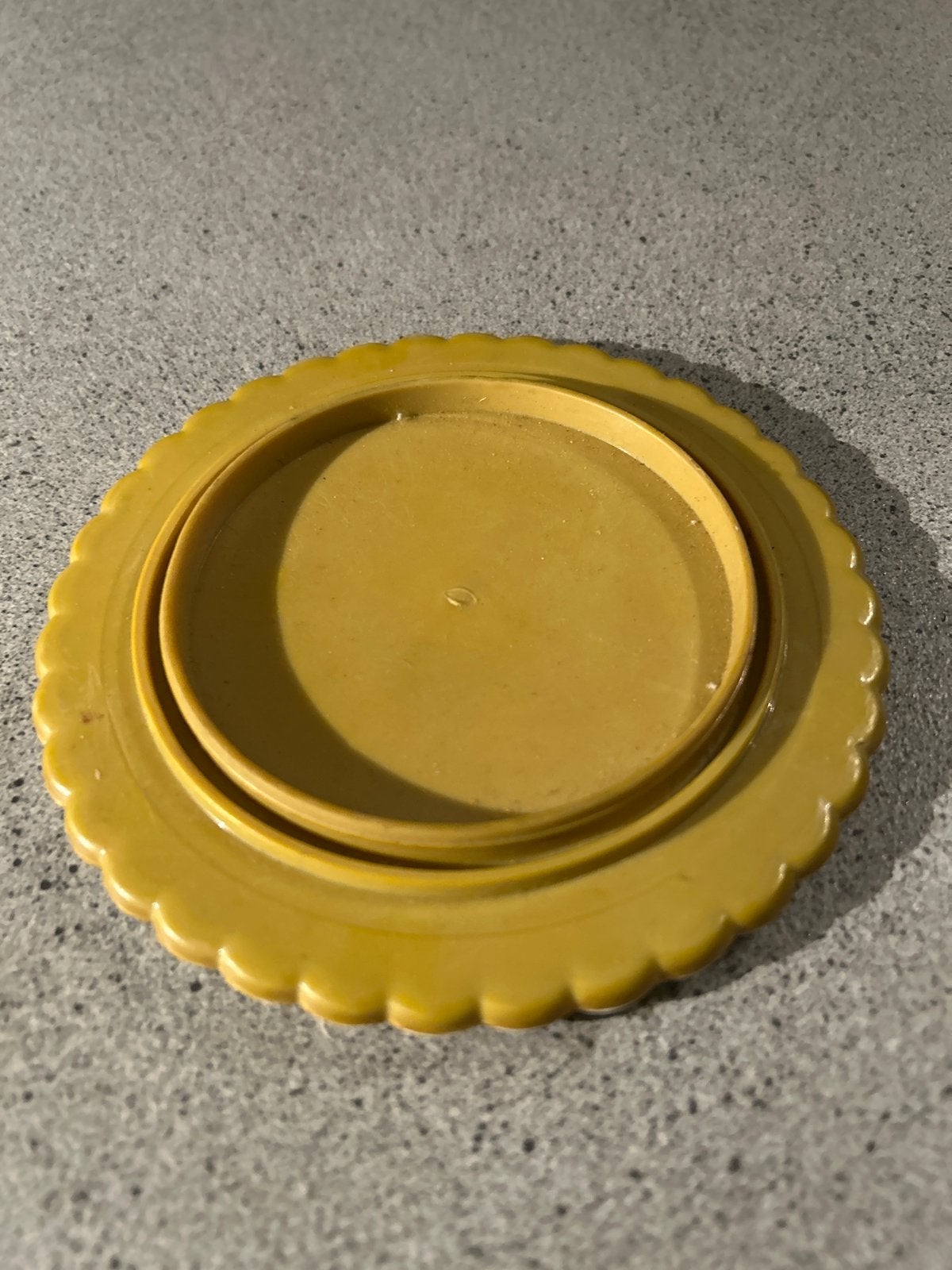 Vintage Geel Bakelieten Onderzetter - Doorsnede 15 cm, Ophalen of Verzenden