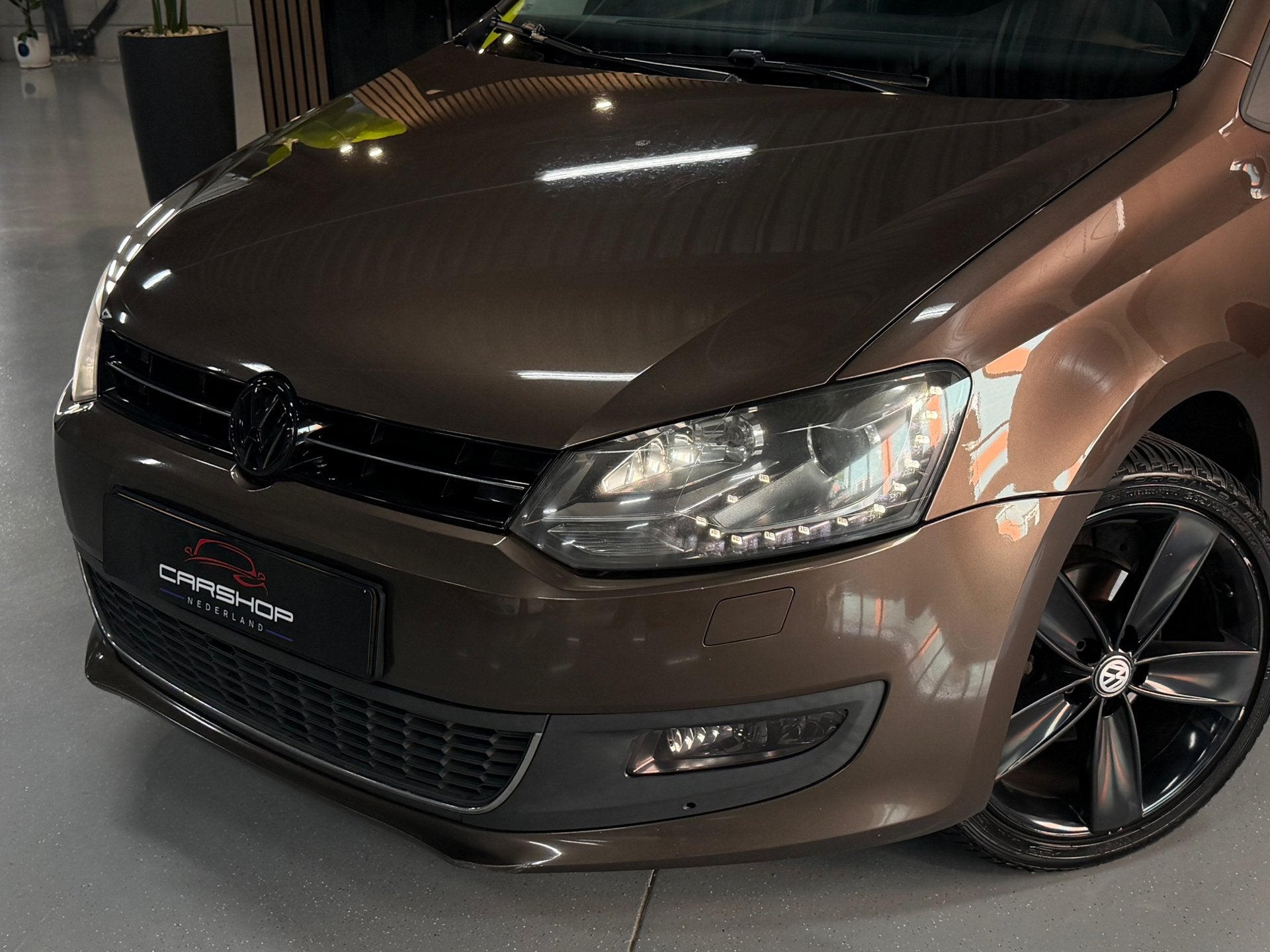 Volkswagen Polo 1.2 TSI 105PK DSG STYLE EDITION! PANO/STOELV, Auto's, Gebruikt, Zwart, 4 cilinders, Bruin