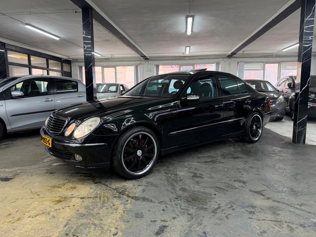 Mercedes-Benz E-klasse 320 Avantgarde zeer nette vol opties, Auto's, Automaat, Achterwielaandrijving, Gebruikt, Zwart