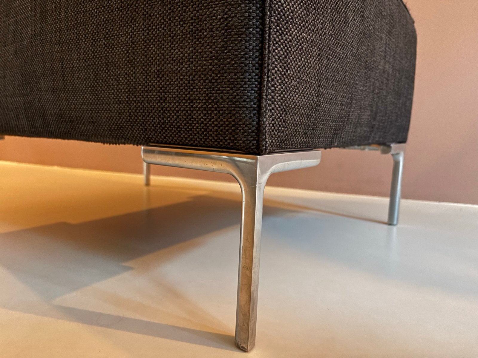Design on Stock Hocker Bloq donker grijs, Ophalen, 75 tot 100 cm, Zo goed als nieuw, Stof