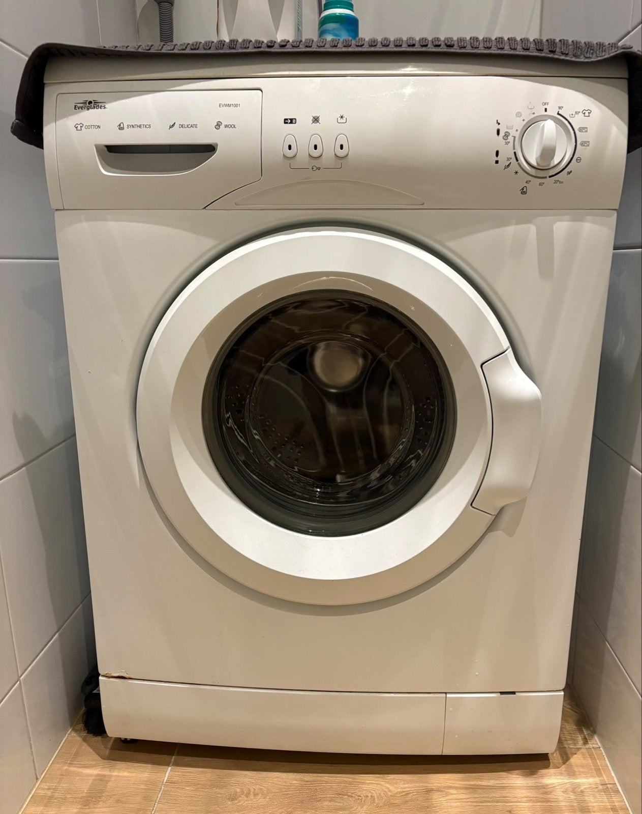 Everglades EVWM1001 Wasmachine - moet snel weg, Ophalen, 4 tot 6 kg, Voorlader, 85 tot 90 cm