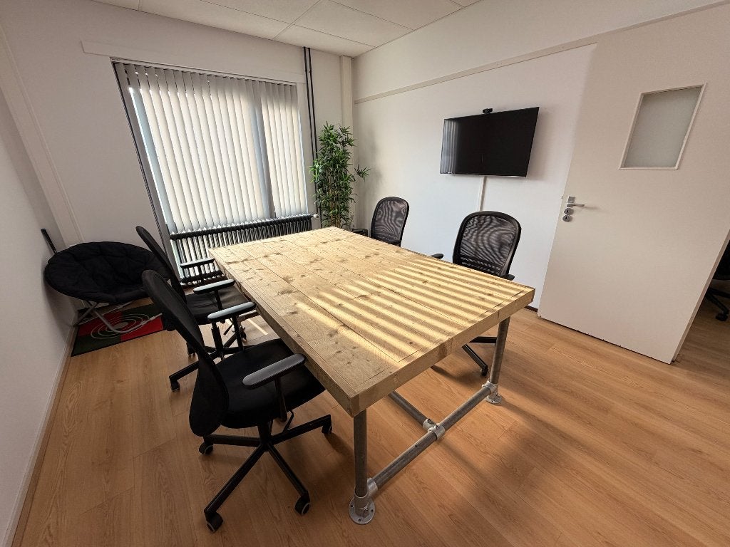 Steigerhout bureau (4 werkplekken) met stoelen