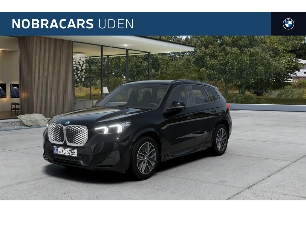 BMW iX1 eDrive20 M Sport / Trekhaak / Sportstoelen / Achteru, Zwart, Zwart, Nieuw, SUV of Terreinwagen